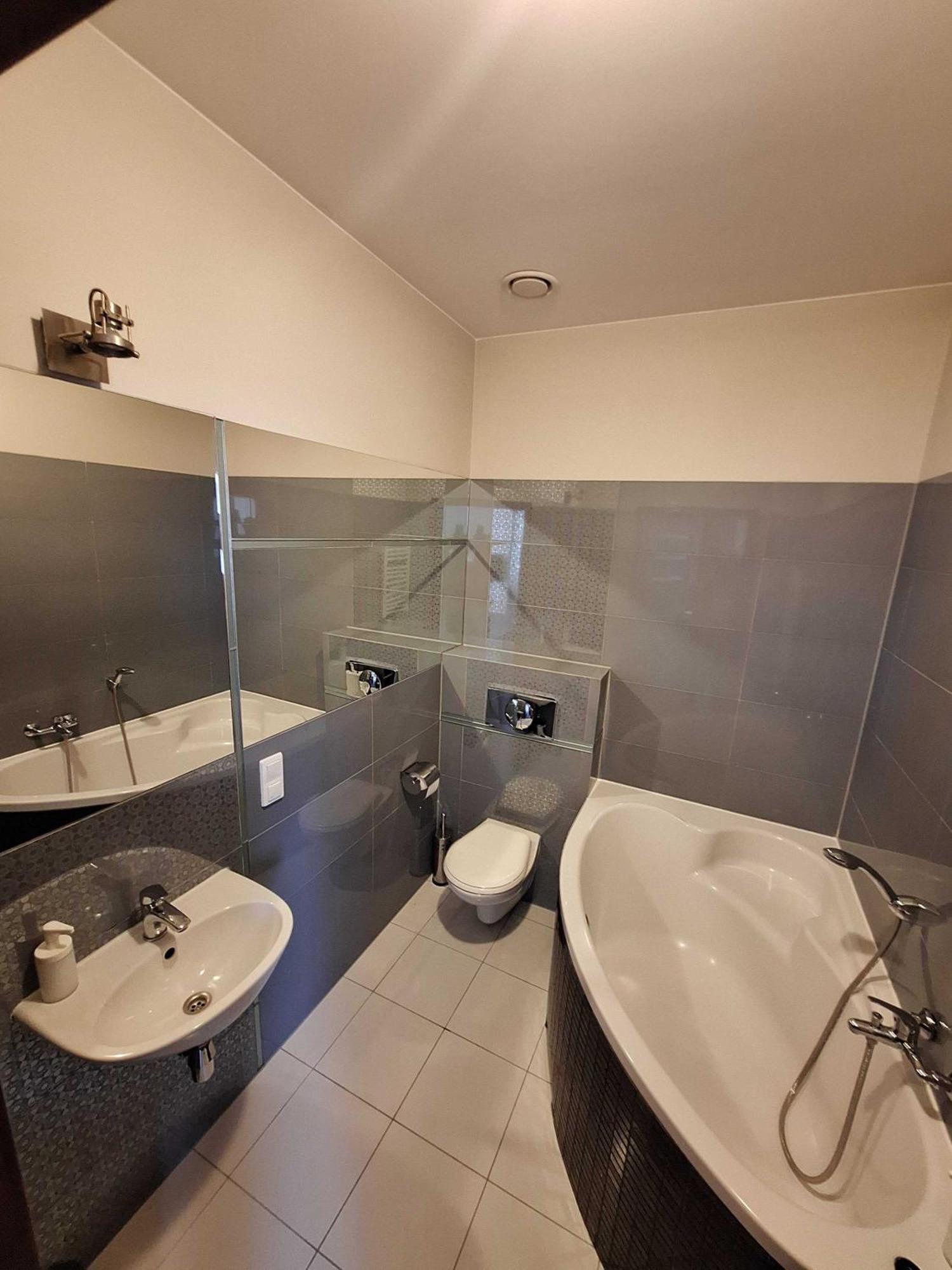Adler Bed&Breakfast Apartment Lodz  Exterior photo