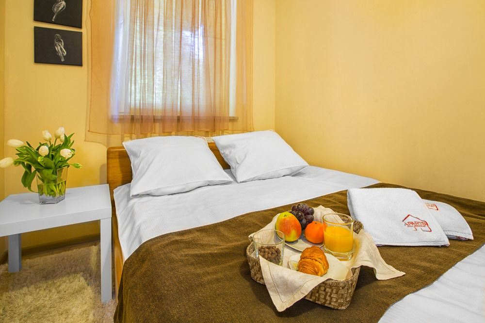 Adler Bed&Breakfast Apartment Lodz  Exterior photo